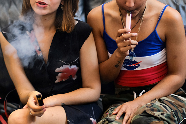 Why Gen Z Are Still Turning to Disposable Vapes in 2025? 1 Why Gen Z Are Still Turning to Disposable Vapes in 2025?